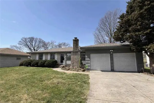 4950 NE Chouteau Drive, Kansas City, MO 64119