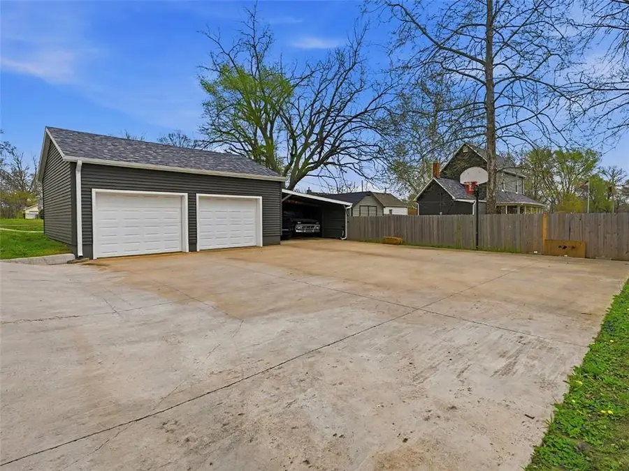 2804 Garland Street, Leavenworth, KS 66048 - #2