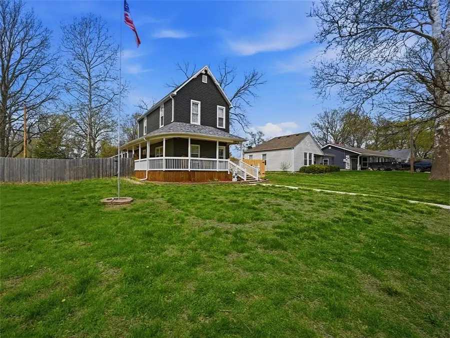 2804 Garland Street, Leavenworth, KS 66048 - #3