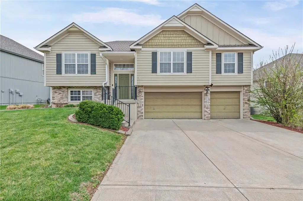 8409 N Elmwood Avenue, Kansas City, MO 64156 - #1