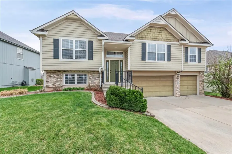 8409 N Elmwood Avenue, Kansas City, MO 64156 - #2