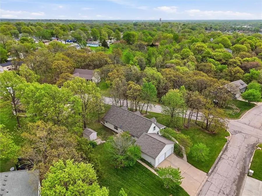 612 17th Street, Osawatomie, KS 66064 - #2