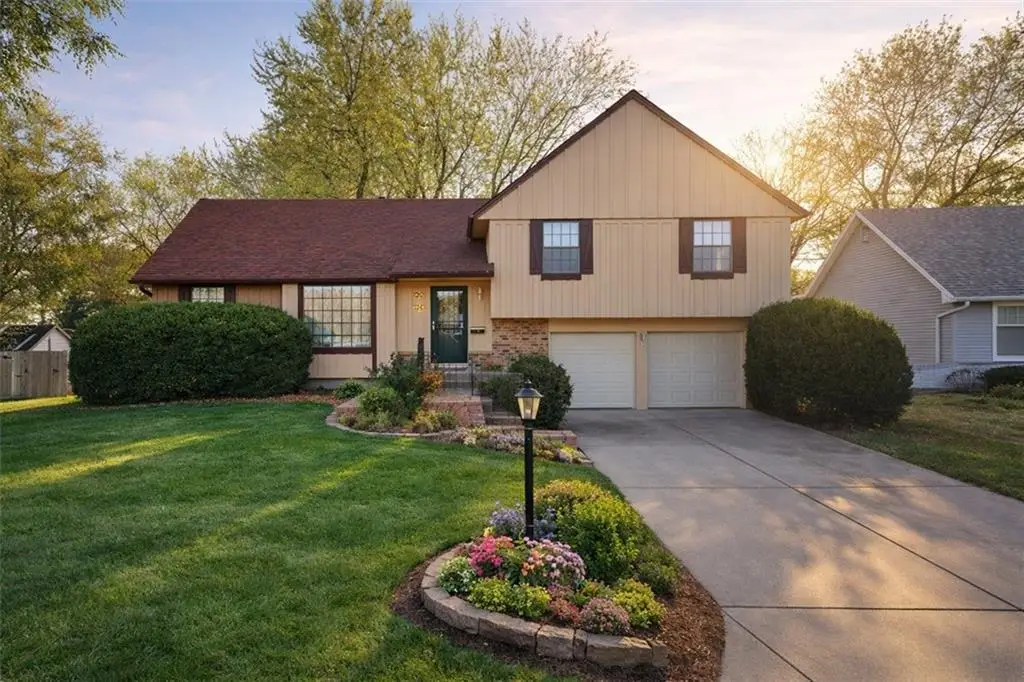 7615 W 95th Street, Overland Park, KS 66212 - #1