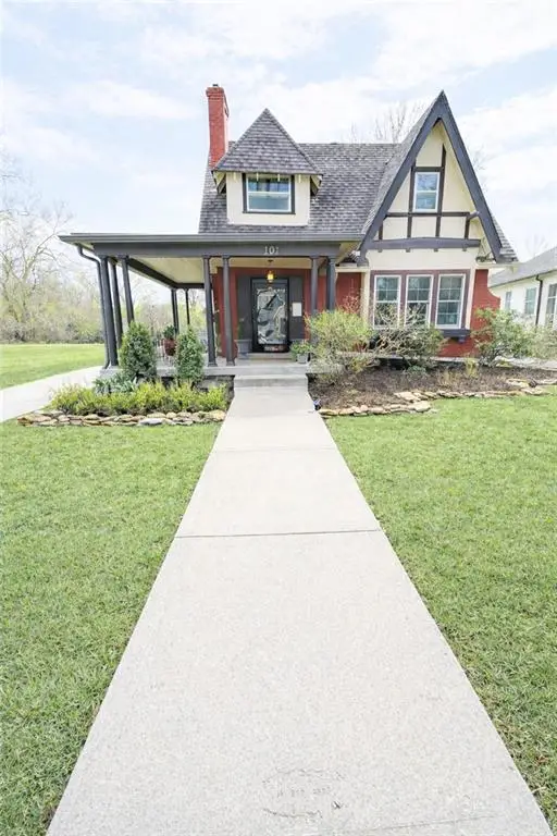 101 E Dartmouth Road, Kansas City, MO 64113