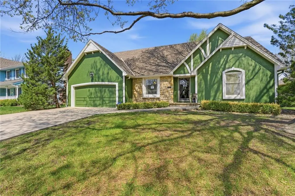 1204 SE 11th Street, Lees Summit, MO 64081 - #1