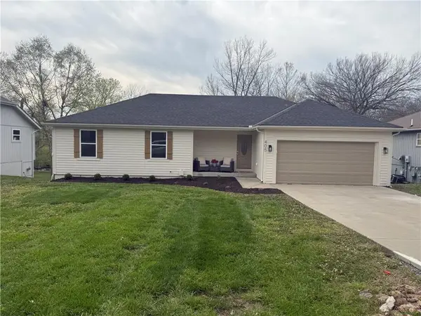 405 N Harrison Street, Spring Hill, KS 66083