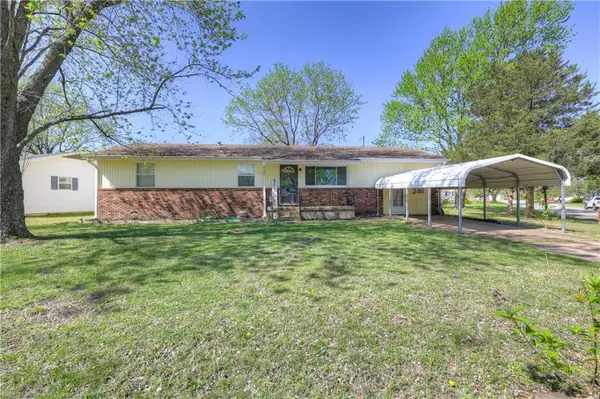 521 Sunset Circle, Columbus, KS 66725