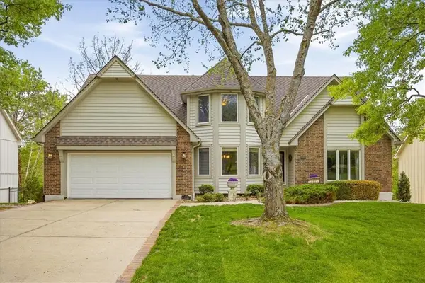 920 NW High Point Drive, Lee's Summit, MO 64081