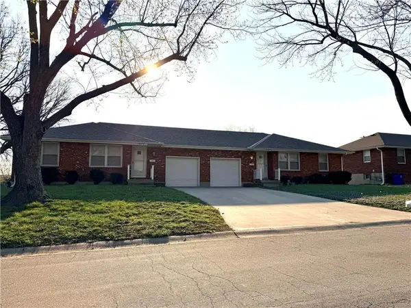 807 Magellan Avenue, Lee's Summit, MO 64086