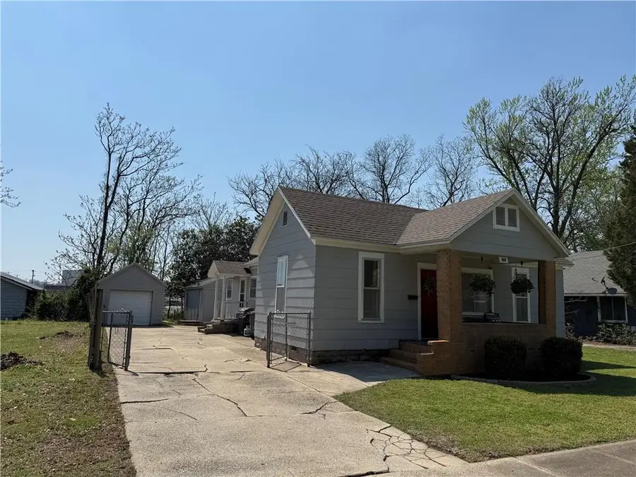 205 W 18th Street, Pittsburg, KS 66762 - #2