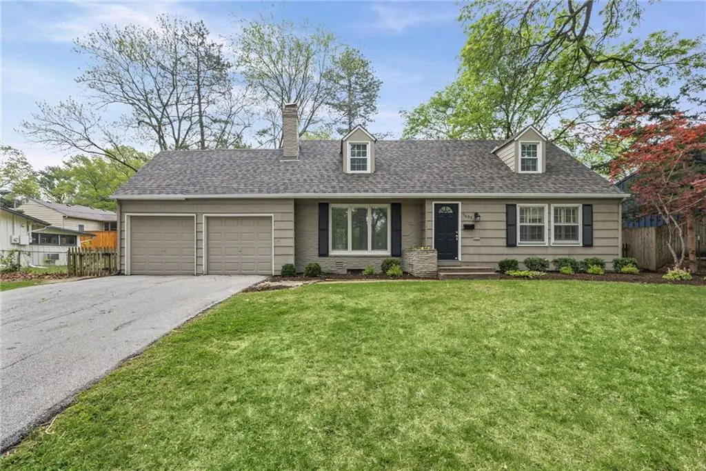 7633 Tomahawk Road, Prairie Village, KS 66208 - #1