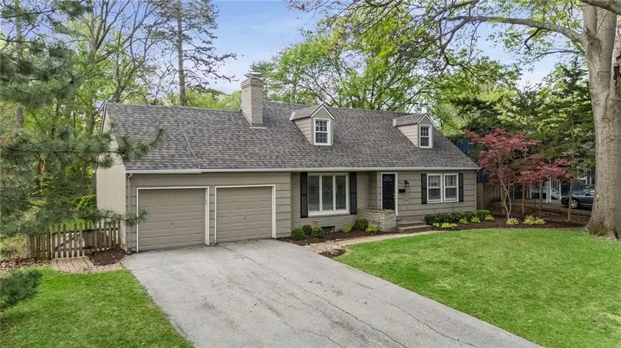 7633 Tomahawk Road, Prairie Village, KS 66208 - #2