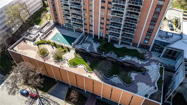 121 W 48th Street #202, Kansas City, MO 64112