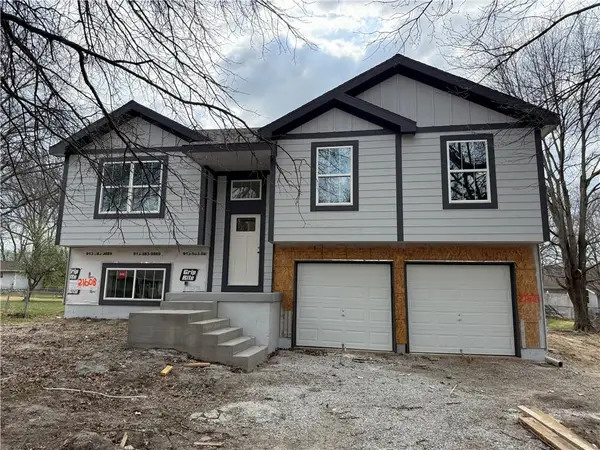 21608 S Clairmont Street, Peculiar, MO 64078