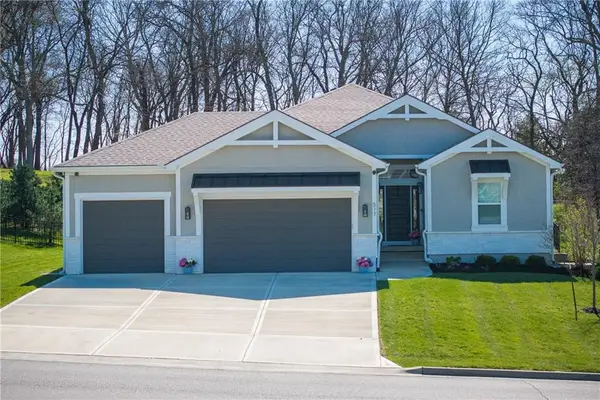 517 Southshore Drive, Lake Winnebago, MO 64034