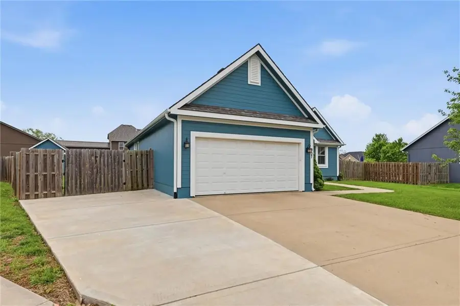 907 Hemlock Street, Paola, KS 66071 - #2