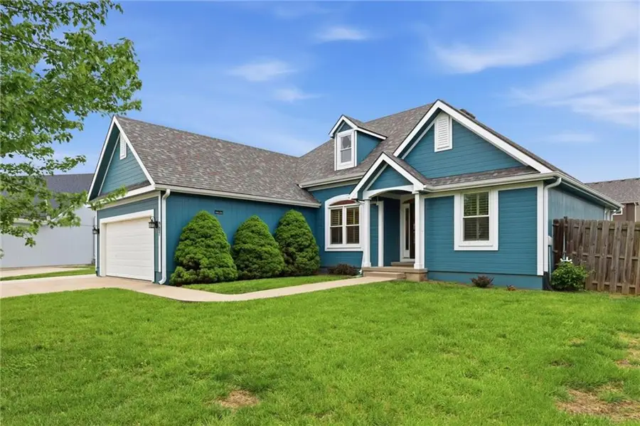 907 Hemlock Street, Paola, KS 66071 - #3