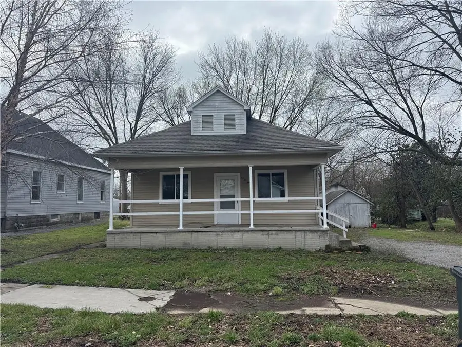 1002 E 10th Street, Sedalia, MO 65301 - #2