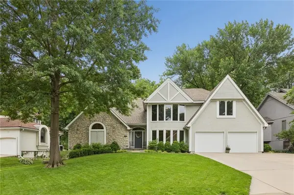 142 The Woodlands Drive, Gladstone, MO 64119