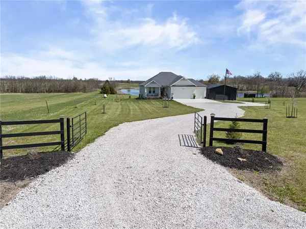20410 N 207th Street, Tonganoxie, KS 66086