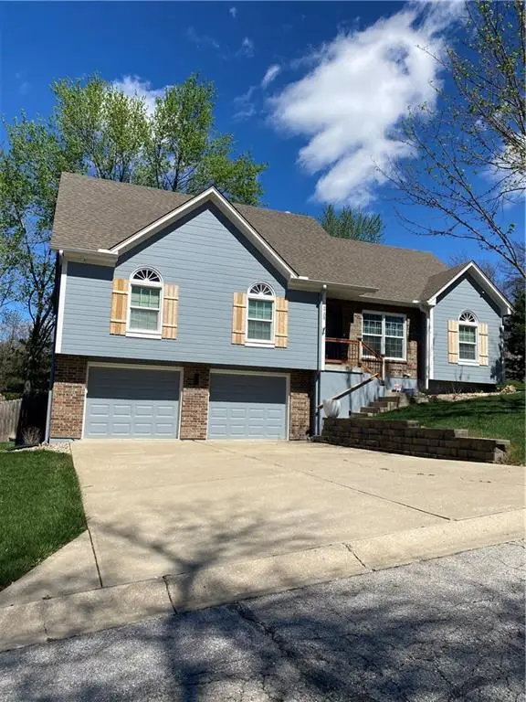 2109 SW Brookshire Drive, Blue Springs, MO 64015