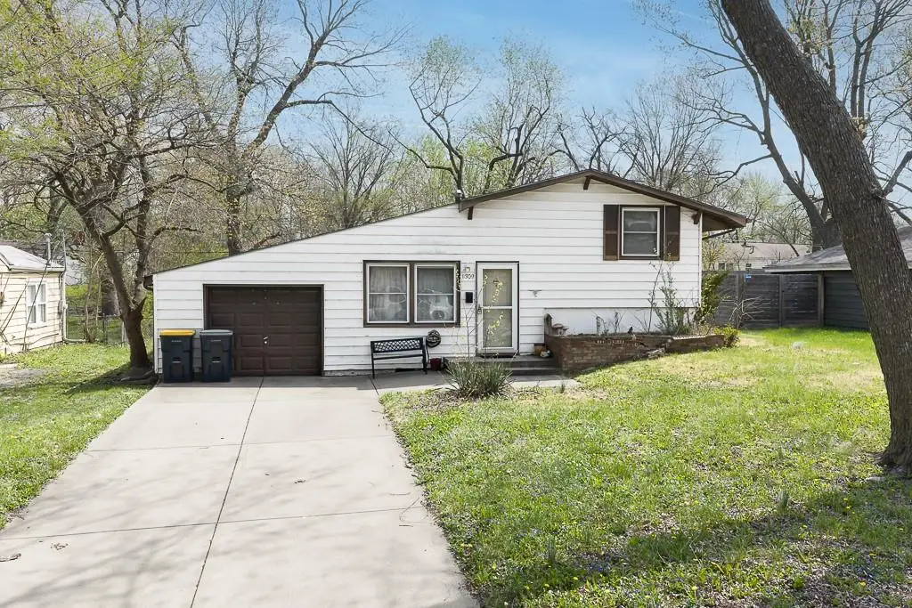 11309 Marsh Avenue, Kansas City, MO 64134 - #1