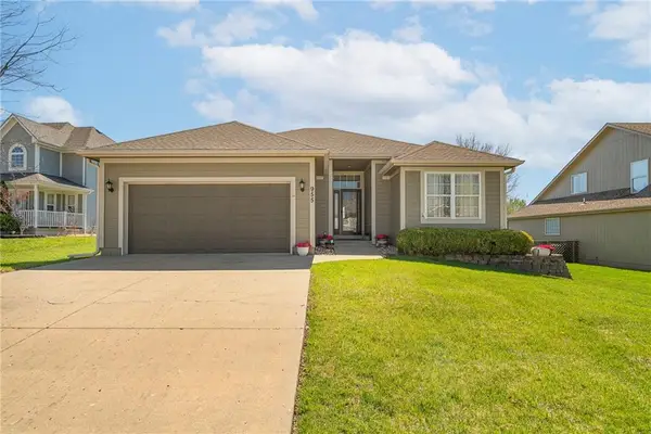 955 NW Maplewood Court, Grain Valley, MO 64029