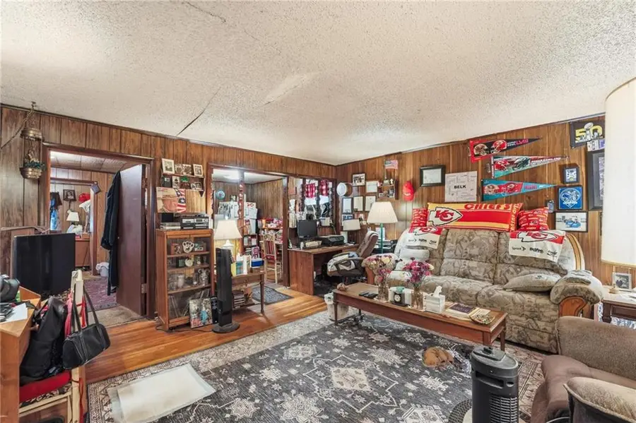 3734 Ditzler Avenue, Kansas City, MO 64133 - #3