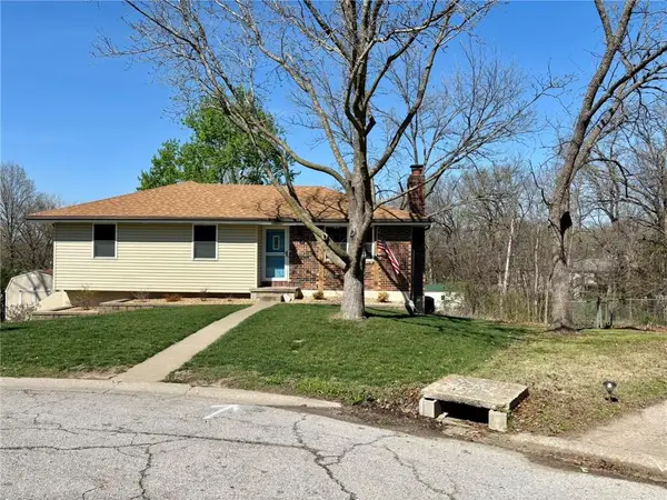 102 Cottonwood Close Street, Warrensburg, MO 64093