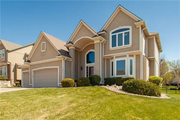 709 NE Twin Brook Drive, Lee's Summit, MO 64086