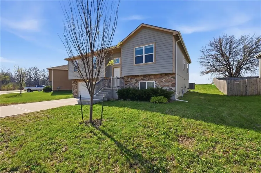 21285 W 219th Street, Spring Hill, KS 66083 - #3