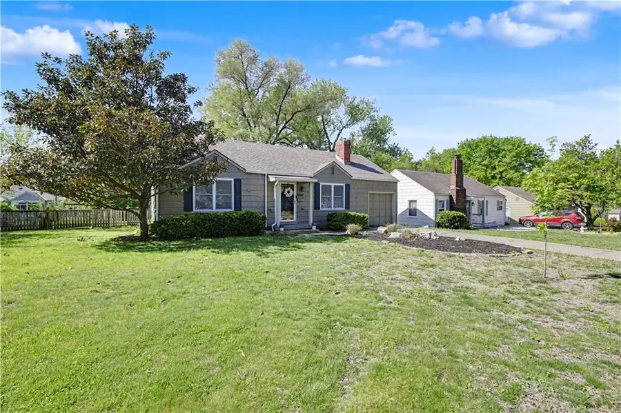 5009 W 51st Terrace, Roeland Park, KS 66205 - #2