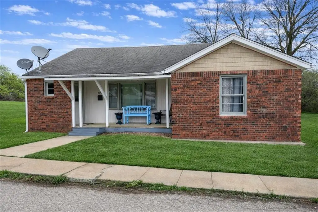 209 S Locust Street, Carrollton, MO 64633 - #1