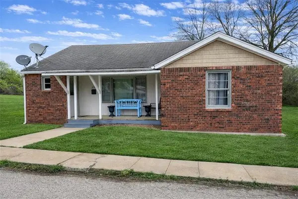 209 S Locust Street, Carrollton, MO 64633