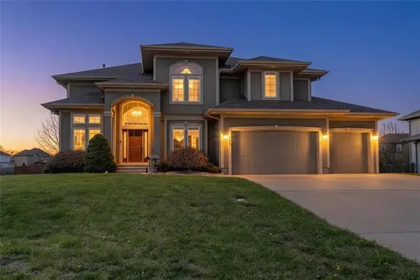 500 NE Woodpark Lane, Lee's Summit, MO 64086