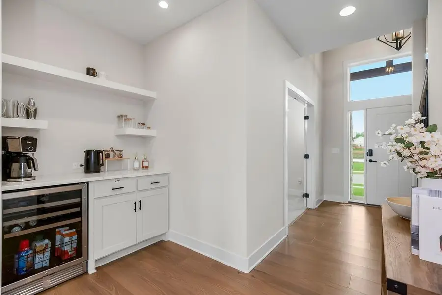 10505 N Flora Avenue, Kansas City, MO 64155 - #2