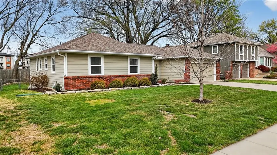 7232 Bond Street, Shawnee, KS 66203 - #2