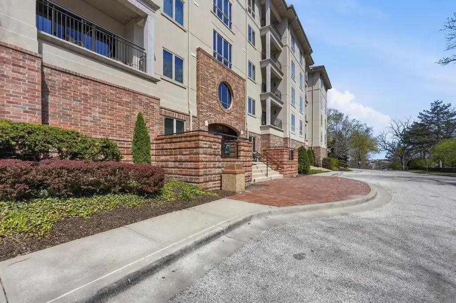 4949 Wornall Road #109, Kansas City, MO 64112 - #2