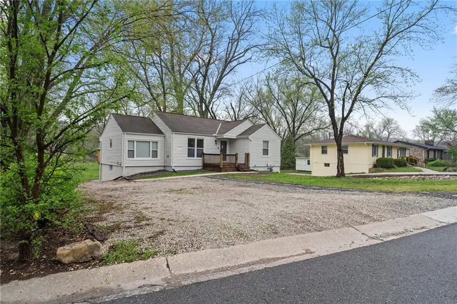 726 Lakewood Road, Bonner Springs, KS 66012 - #3