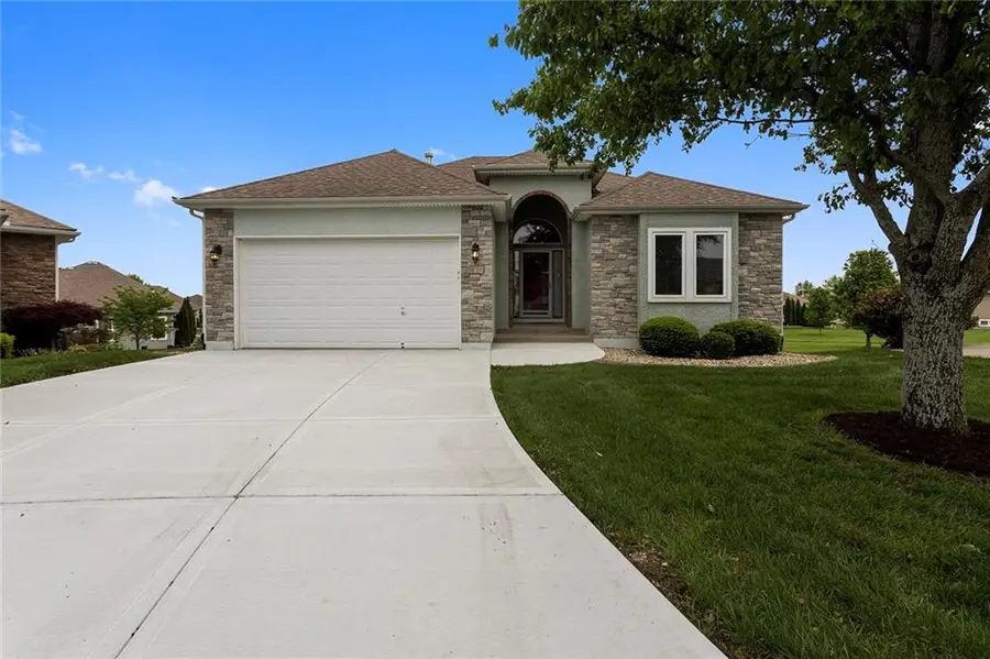 901 SW Olympia Court, Lees Summit, MO 64082 - #2
