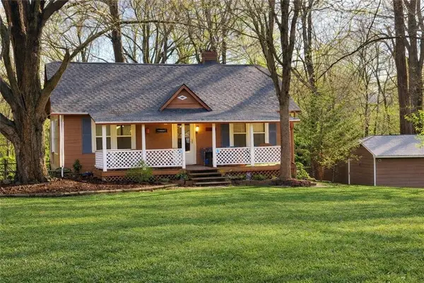 5401 NE Russell Road, Kansas City, MO 64117