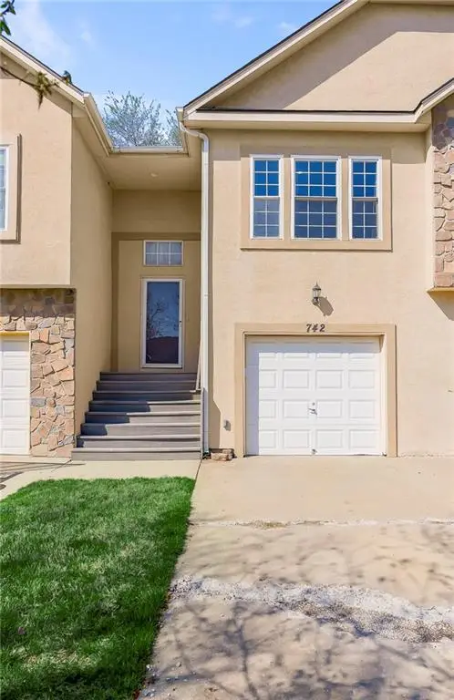 742 S Woodson Lane, Gardner, KS 66030 - #2