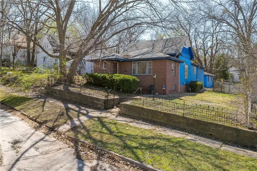 808 Woodson Street, Saint Joseph, MO 64501 - #2