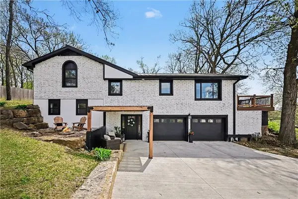 8305 NW Forest Drive, Weatherby Lake, MO 64152