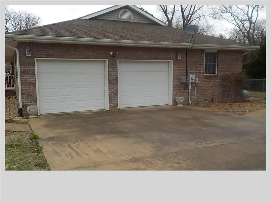 603 Cheyenne Street, Coffeyville, KS 67337 - #2