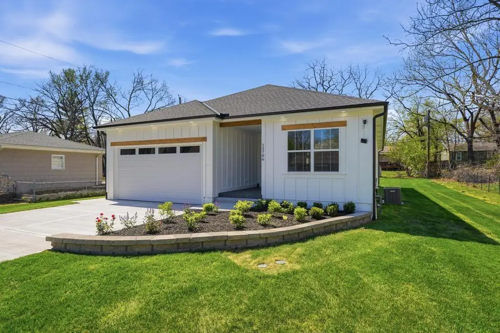12706 10th Street, Grandview, MO 64030 - #1