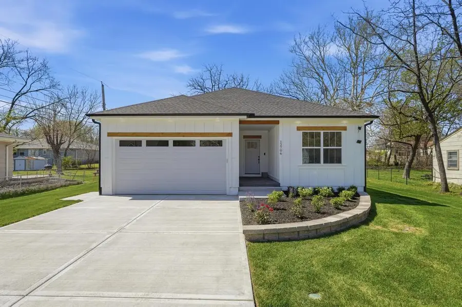 12706 10th Street, Grandview, MO 64030 - #2