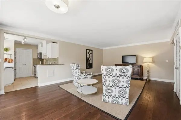 310 W 49 Street S #304, Kansas City, MO 64112