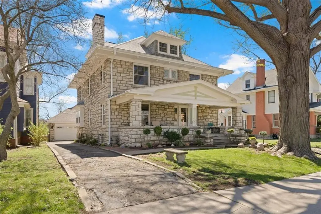 611 W Maple Avenue, Independence, MO 64050 - #1