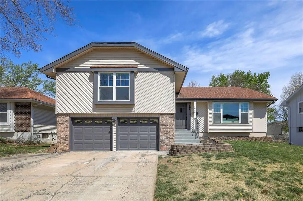 6900 E 140th Place, Grandview, MO 64030 - #1